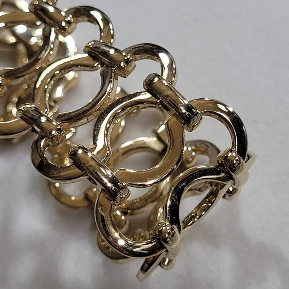 Elegant Gold Bracelet for Women - Picture 2 of 9